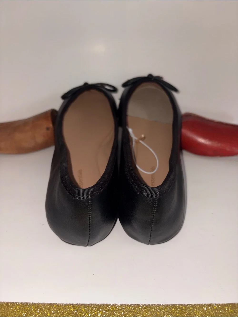 Amazon Essentials Black Bow Ballet Flats with Gold Tips - Picture 4 of 7